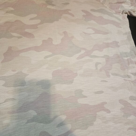 Old Navy Pink & Gray Camo V-Neck Tee – Size Medium – Soft Casual Top - Picture 3 of 5